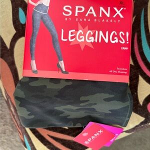 SPANX Women's Dark Green Camouflage Leggings XL